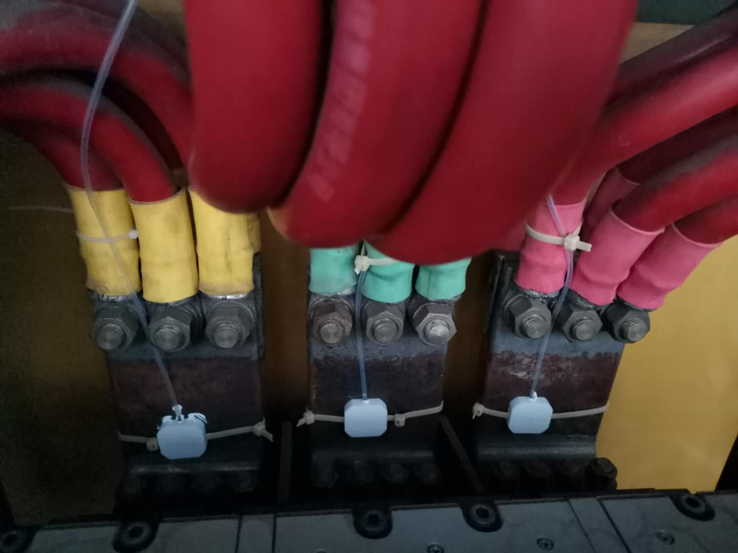 熒光光纖測溫裝置客戶(hù)現場(chǎng)案例