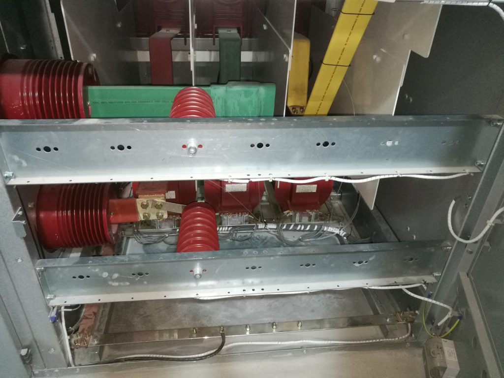 高壓開(kāi)關(guān)柜隔離觸頭溫度監測系統